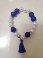 Blue and white glass beads and plastic pearl beads with charms stretch